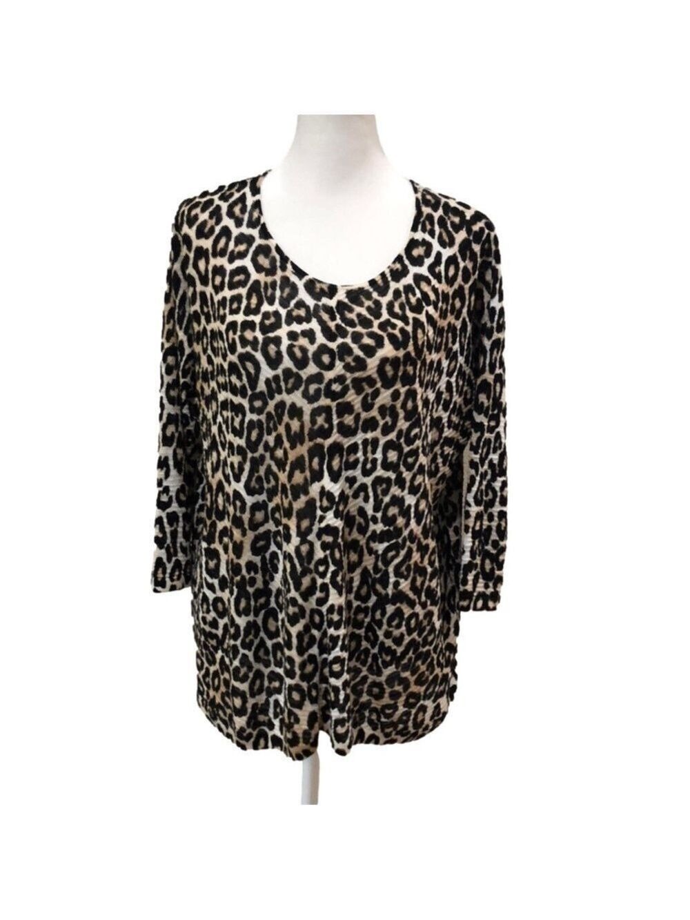 Chico’s linen blend animal print 3/4 sleeve pull over top. Size 1(Chico size)